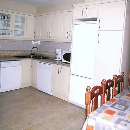 Вилла - 5 Bedrooms With Wifi And Sea Views Young People Group Not Allowed - 07942