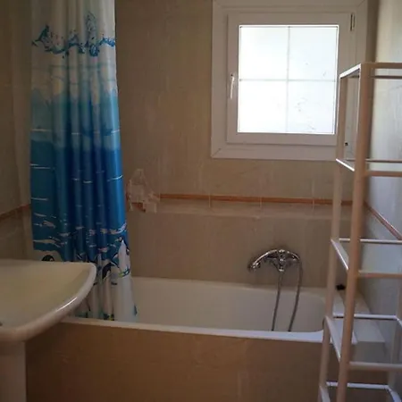 Вилла - 5 Bedrooms With Wifi And Sea Views Young People Group Not Allowed - 07942